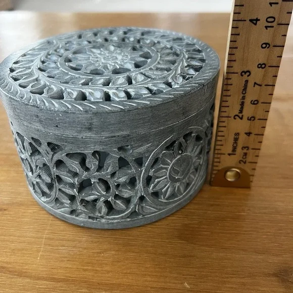 Hand Carved Soapstone Trinket Box Round Floral Lidded Jewelry Keepsake Gray - Picture 6 of 7